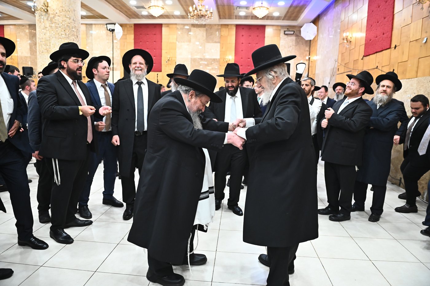 שמחת נישואי צאצאי הגר"א לוי והגרי"ד שפירא