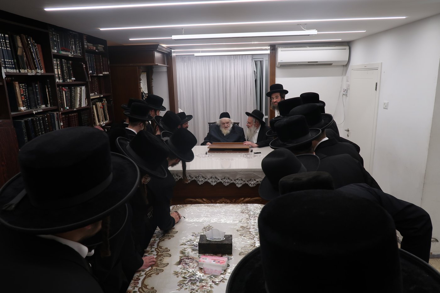 הרב מאיר משולם הלברשטאם אצל הגר"מ שטרנבוך