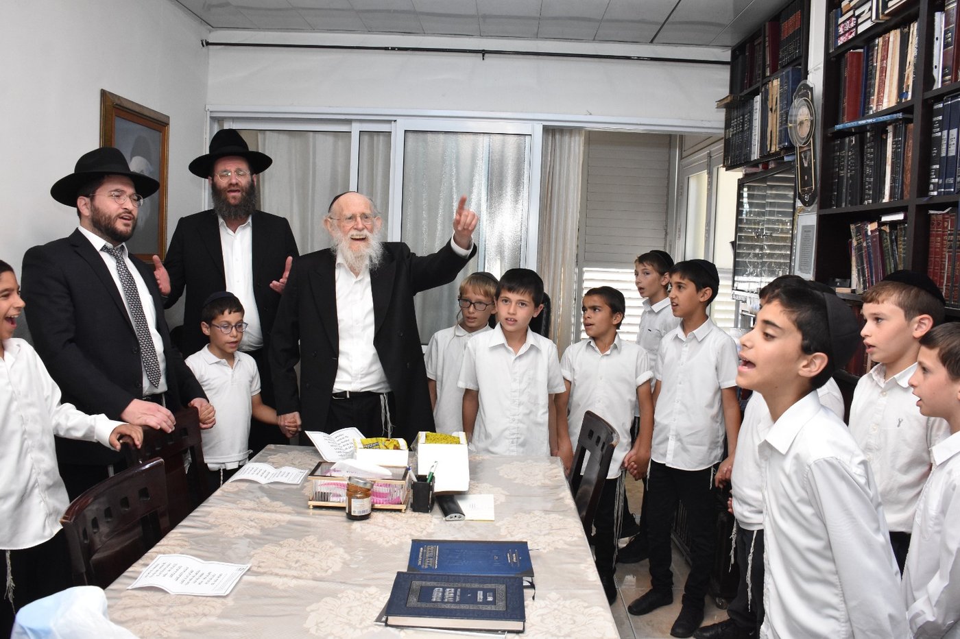 ילדי אהלי ספר אצל הגר"ש גלאי