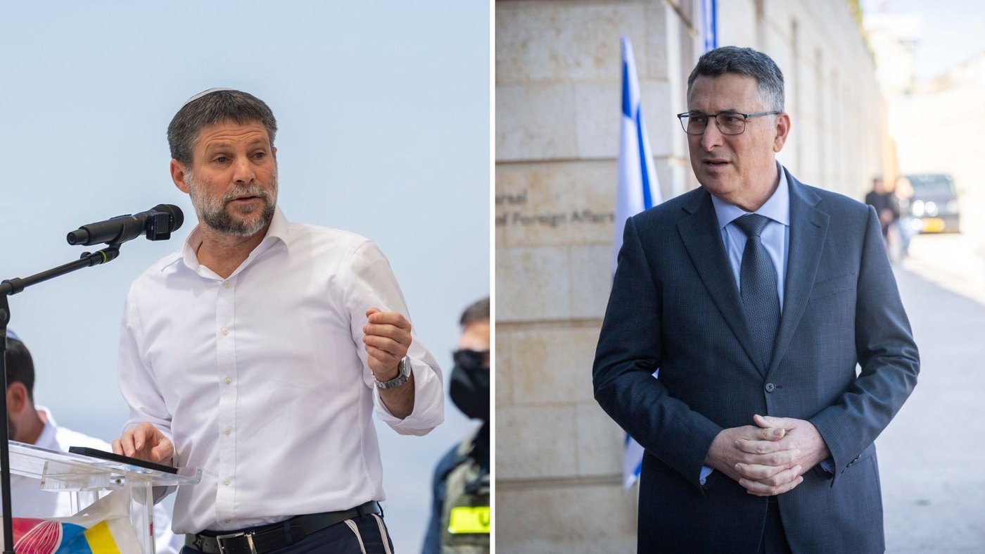 מימין: שר החוץ גדעון סער, משמאל: שר האוצר בצלאל סמוטריץ