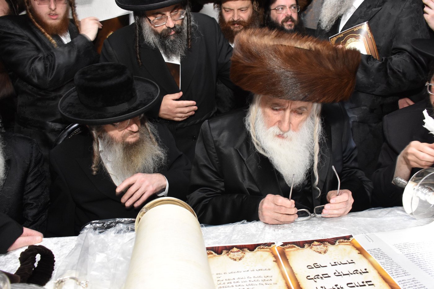 הכנסת ספר התורה בקארלין לעלוב