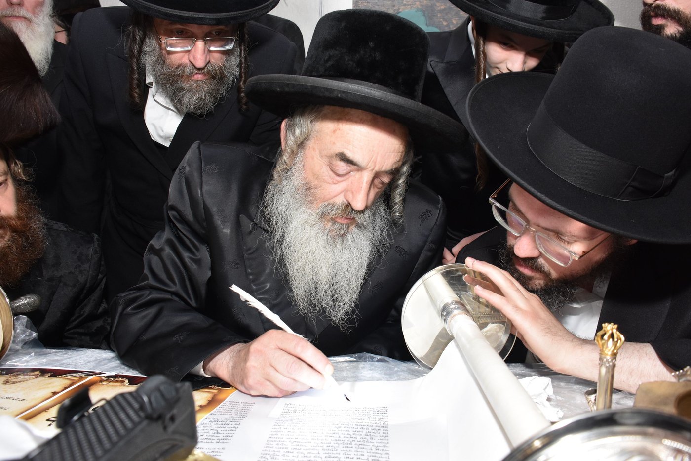 הכנסת ספר התורה בקארלין לעלוב