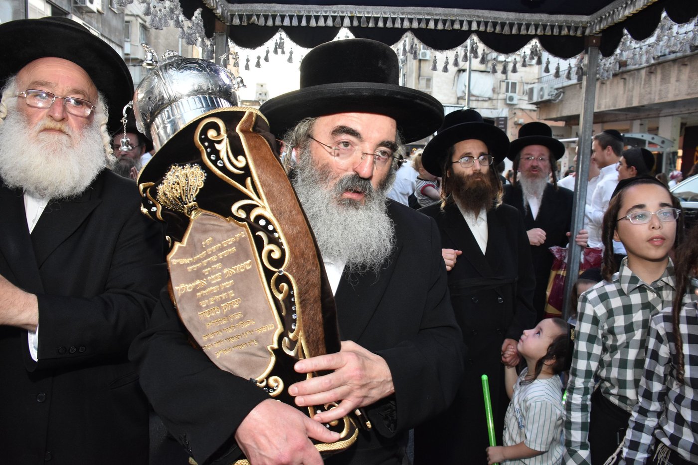 הכנסת ספר התורה בקארלין לעלוב