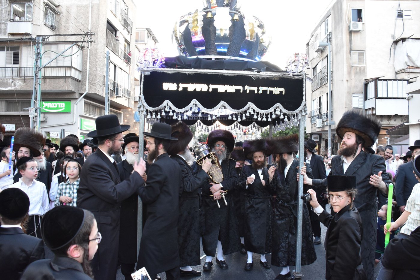 הכנסת ספר התורה בקארלין לעלוב