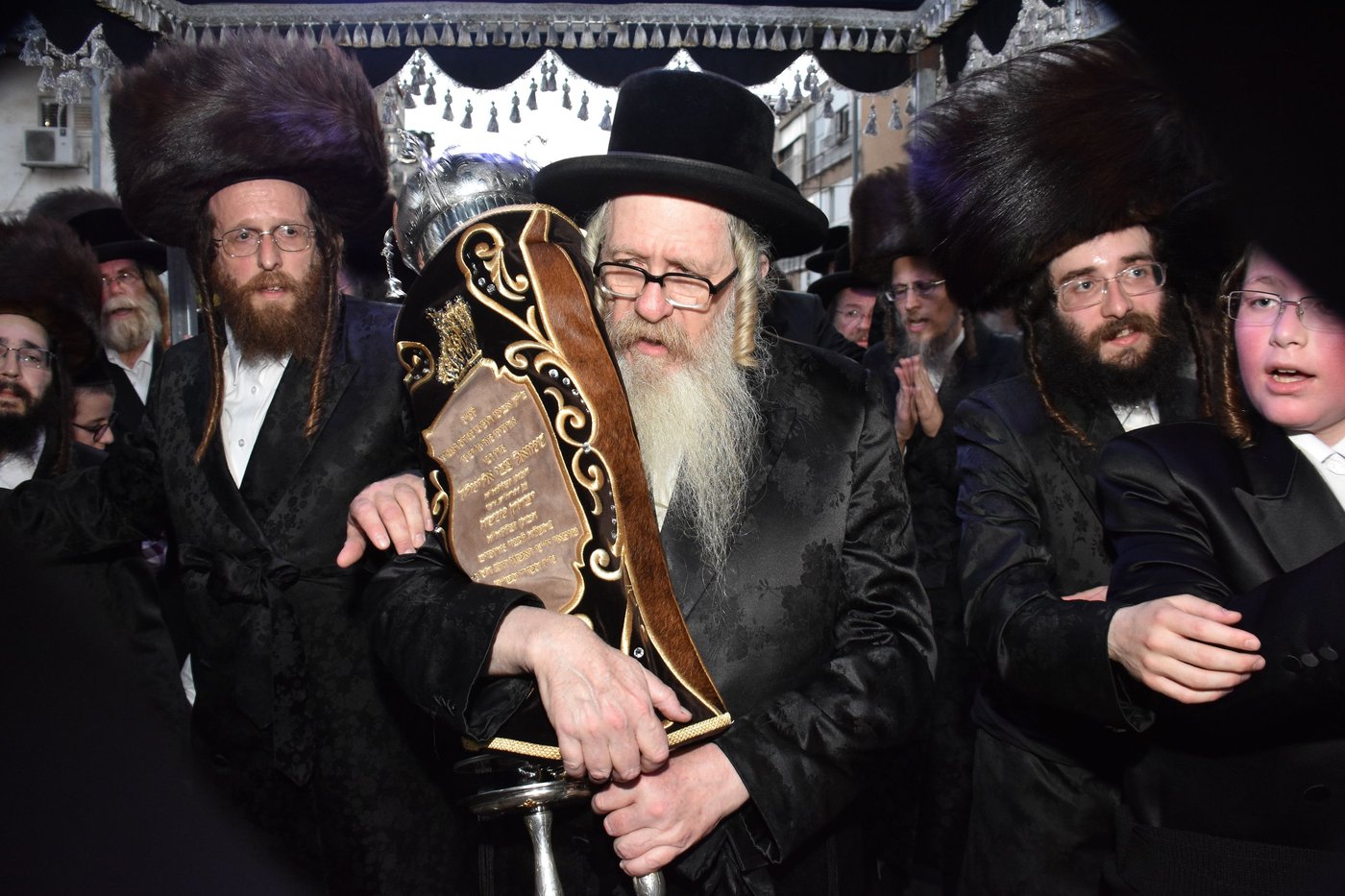 הכנסת ספר התורה בקארלין לעלוב