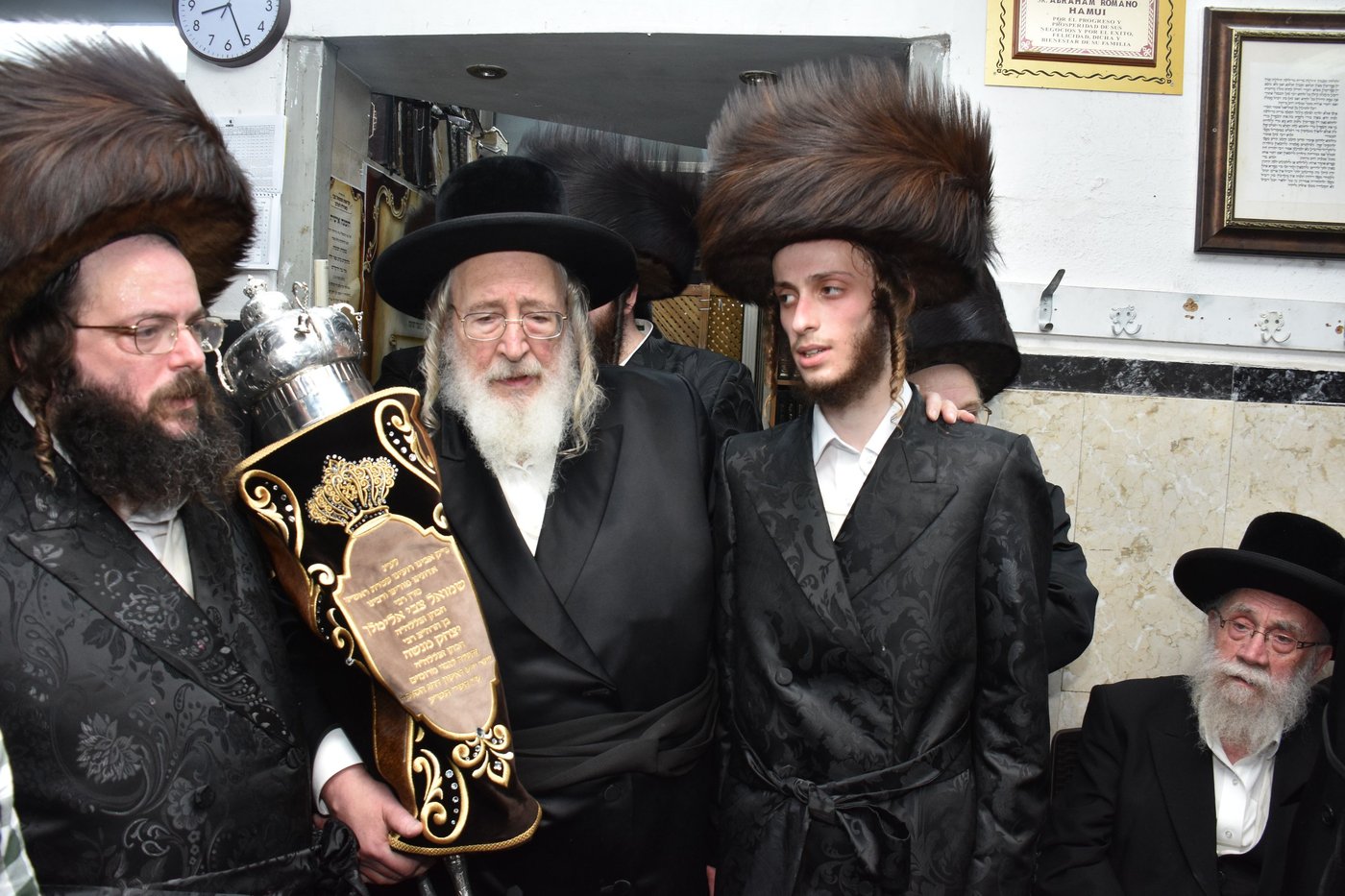 הכנסת ספר התורה בקארלין לעלוב