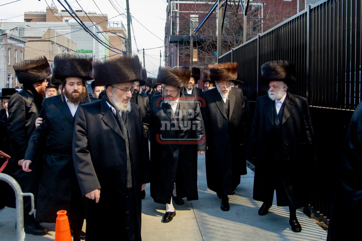 הרה"צ רבי אהרן מרדכי רוקח, ברחובות בבורו פארק