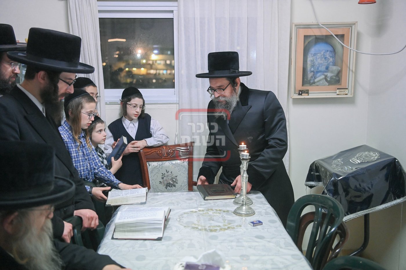 האדמו"ר מסקולען ירושלים בלחיים ותפילת מנחה ומעריב בבית הרה"ח רבי אברהם הלוי גרוס