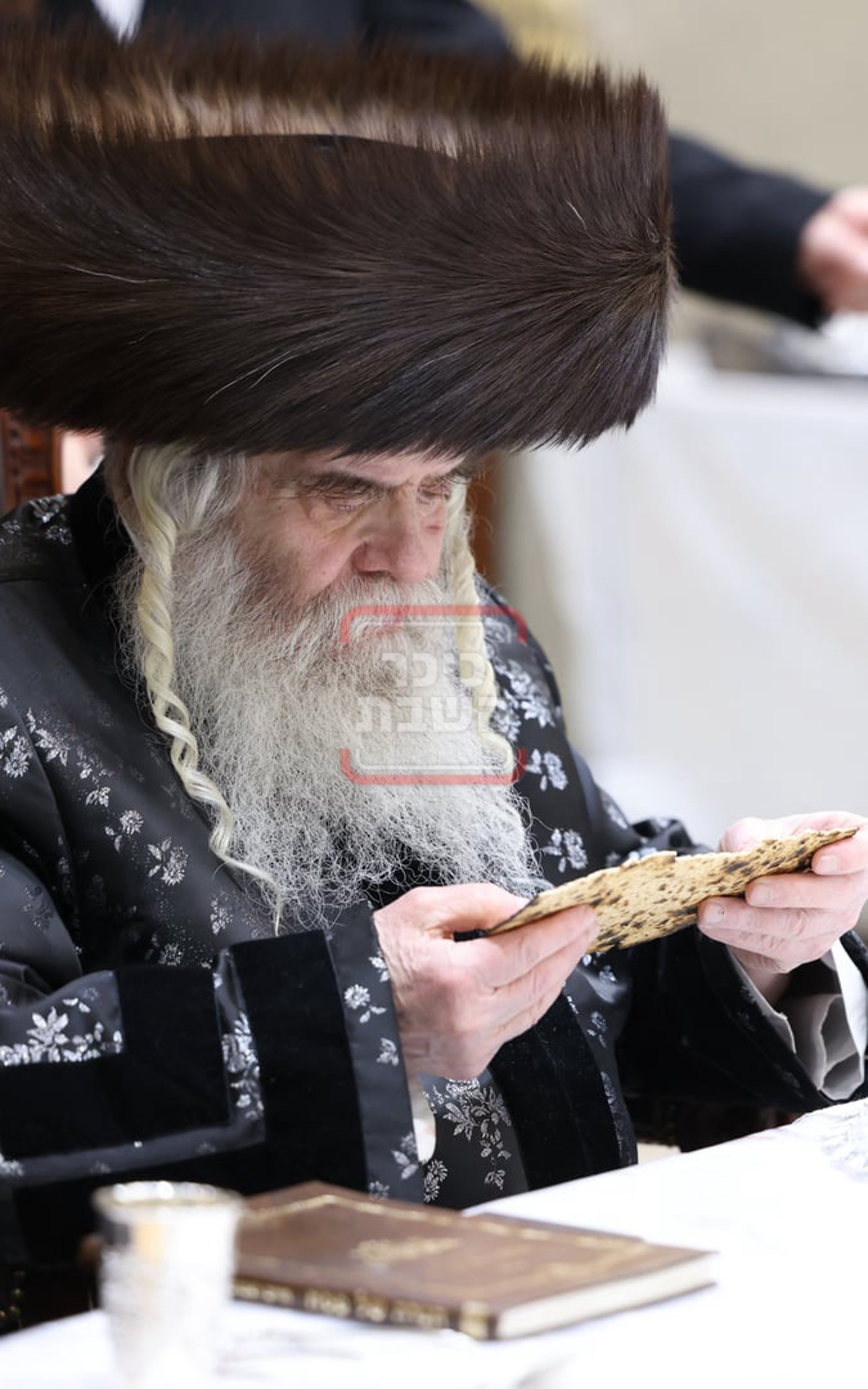 טיש פסח שני בחצה"ק קרעטשניף י-ם