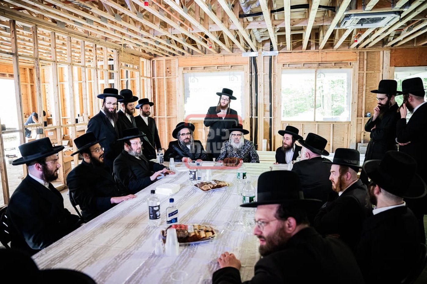 יציקת המקווה בישיבת סאטמר