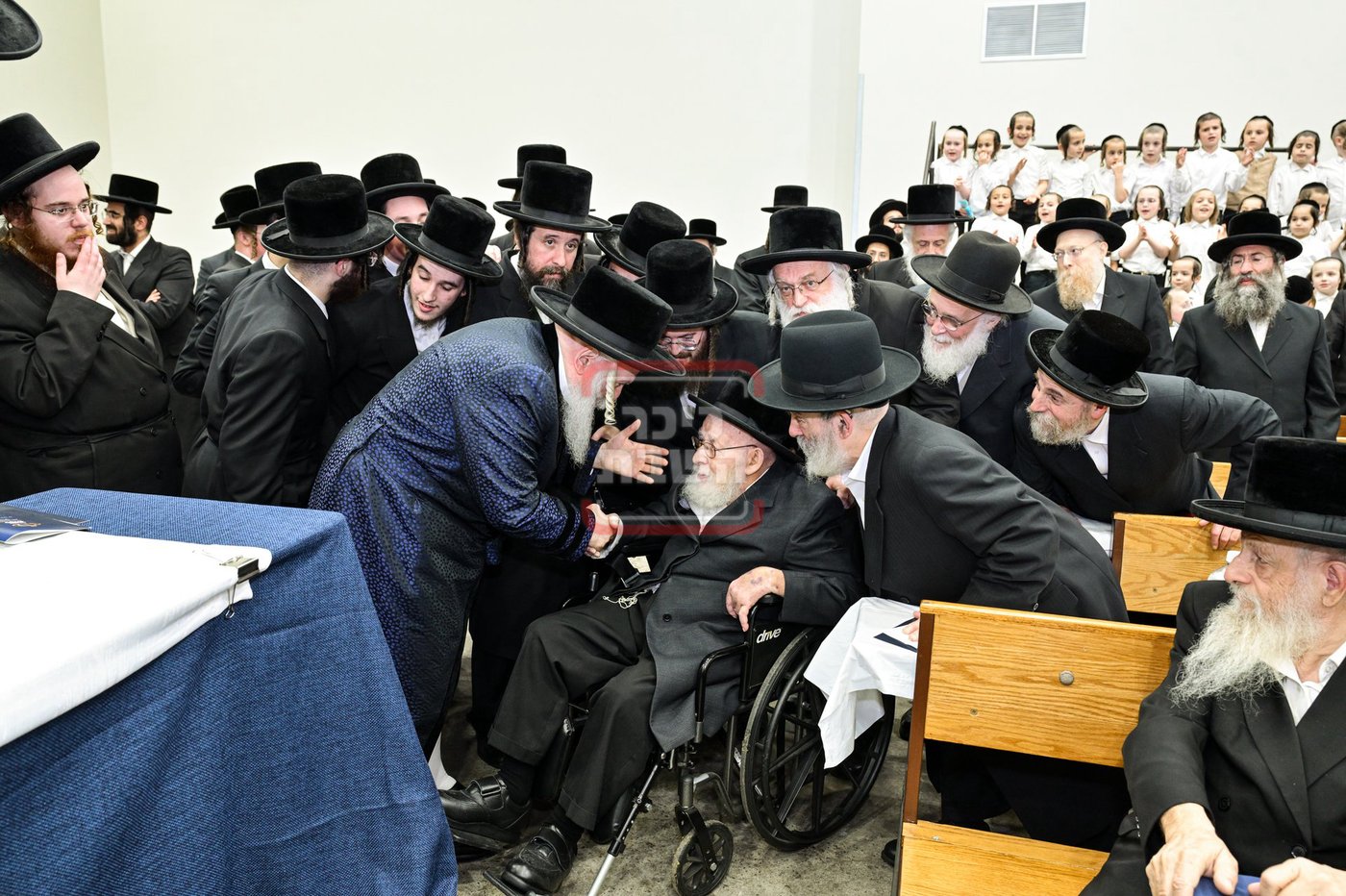 האדמו"ר מבאבוב עם הרה"ח ר' משה מאיר איינהורן