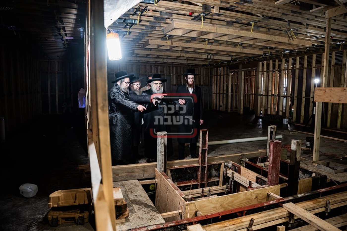 יציקת המקווה בישיבת סאטמר