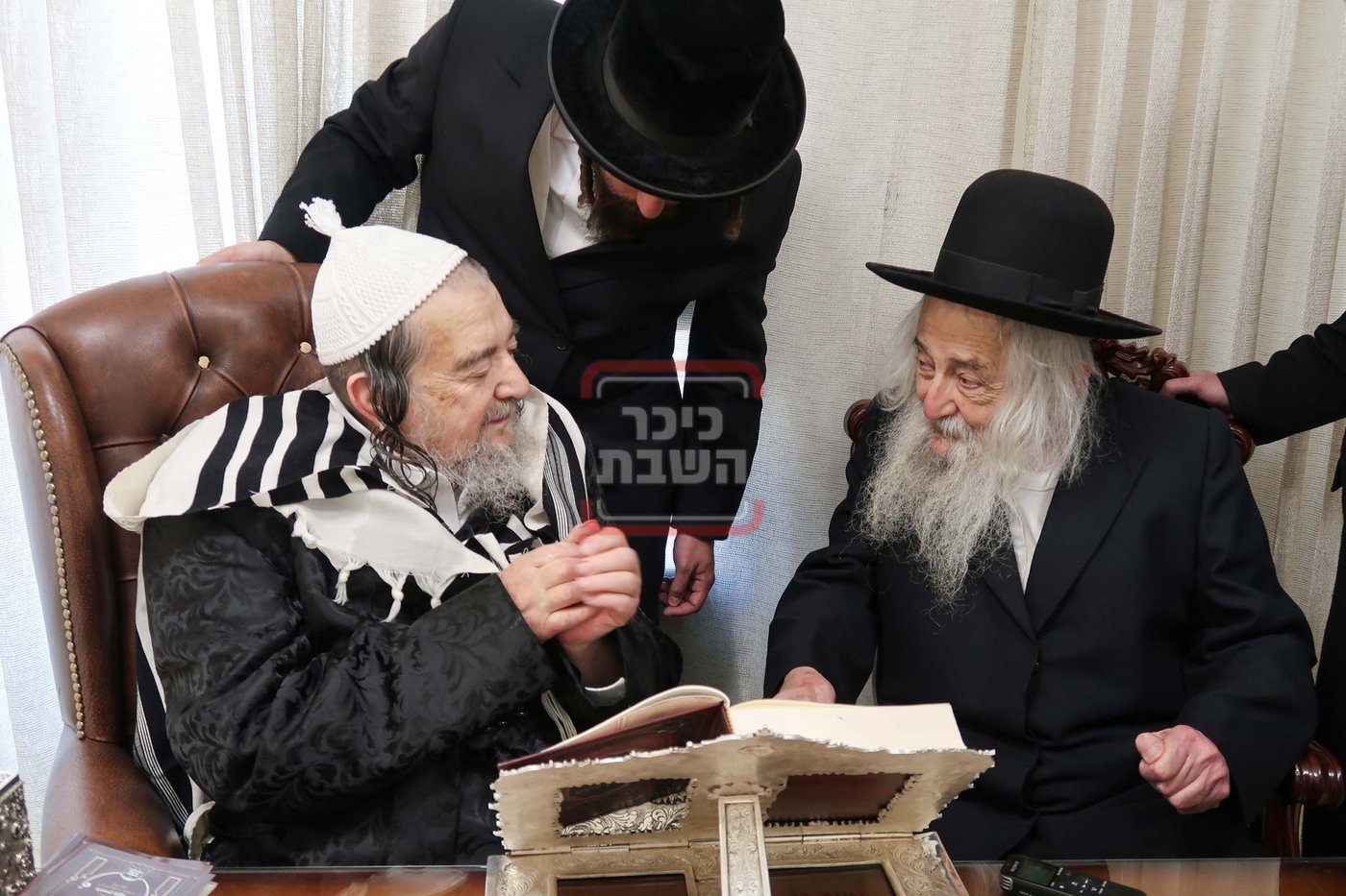 הגה"צ רבי יהושע דוד טורצין בביקור אצל הגה"צ רבי יעקב מאיר שכטר