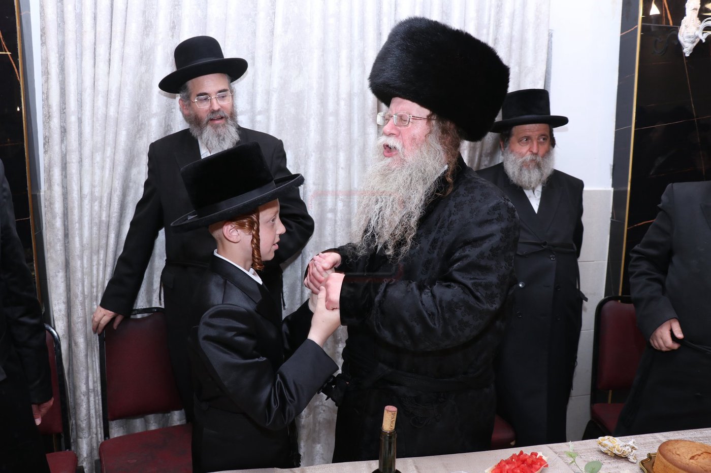 האדמו"ר מקוזמיר בריקוד