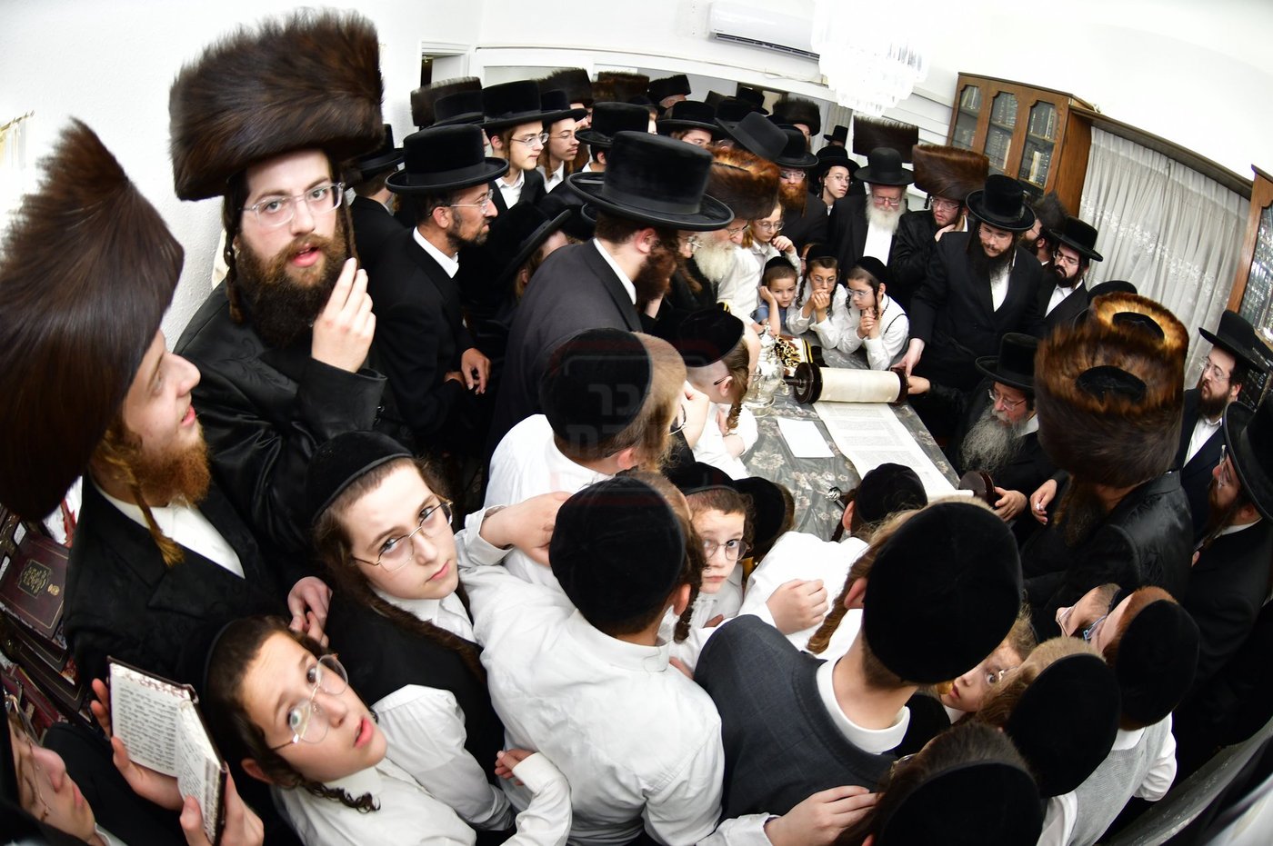 הכנסת ס"ת לביהמ"ד 'שבט הלוי'