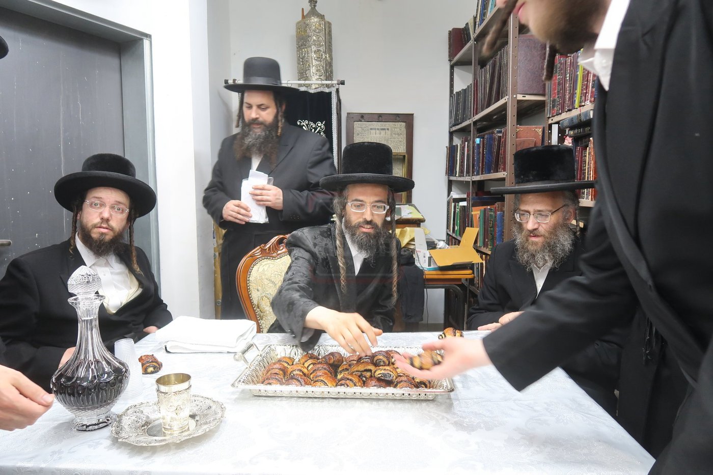 האדמו"ר מזוועהיל בביקור במוסדות שטפנשט בגבעתיים