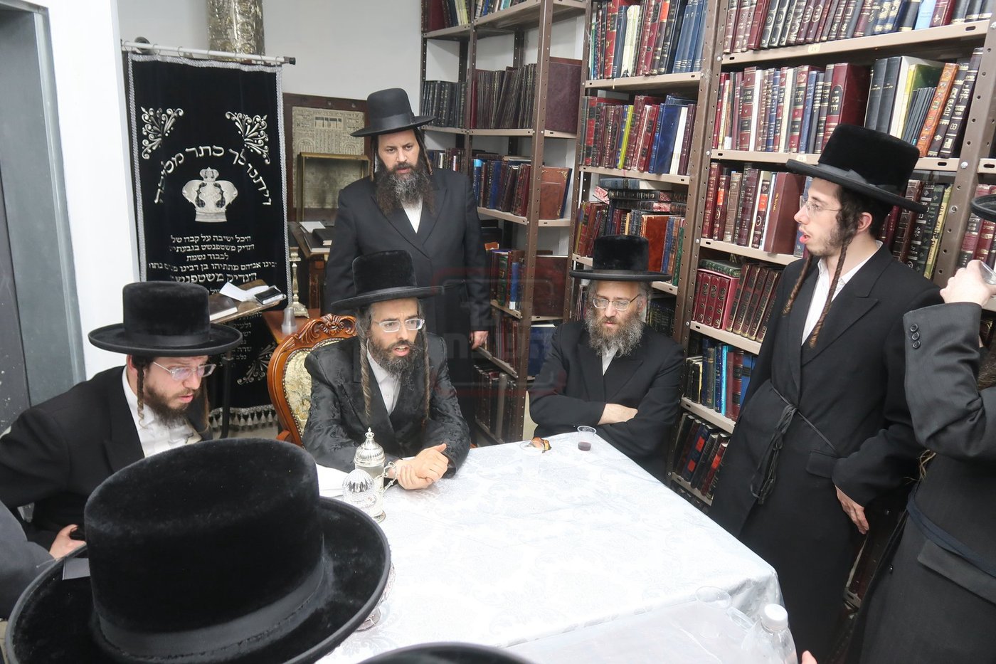 האדמו"ר מזוועהיל בביקור במוסדות שטפנשט בגבעתיים
