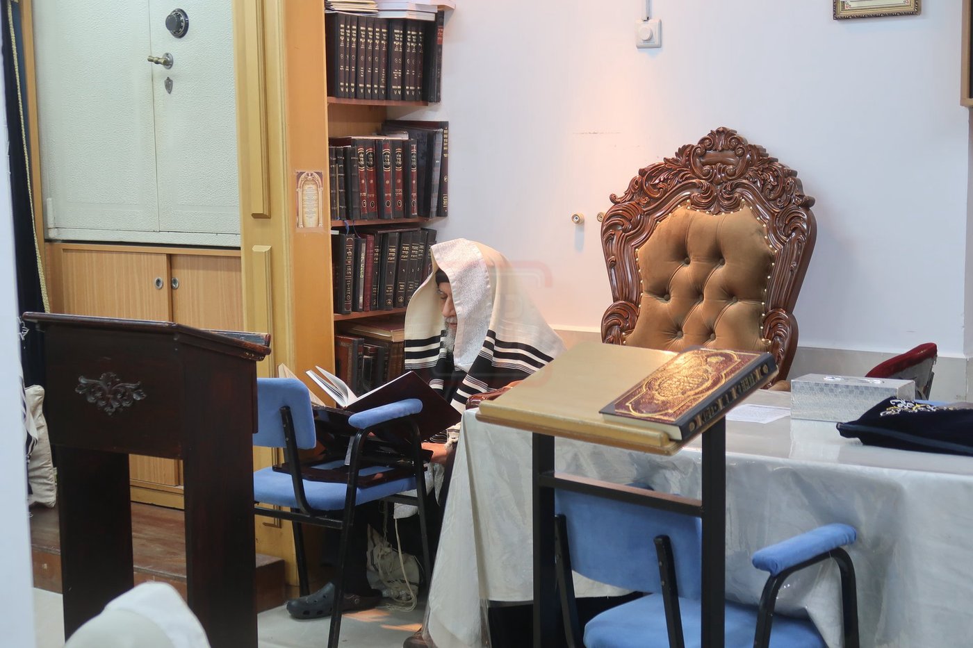 תשעה באב אצל הגאון הרב יצחק רצאבי 
