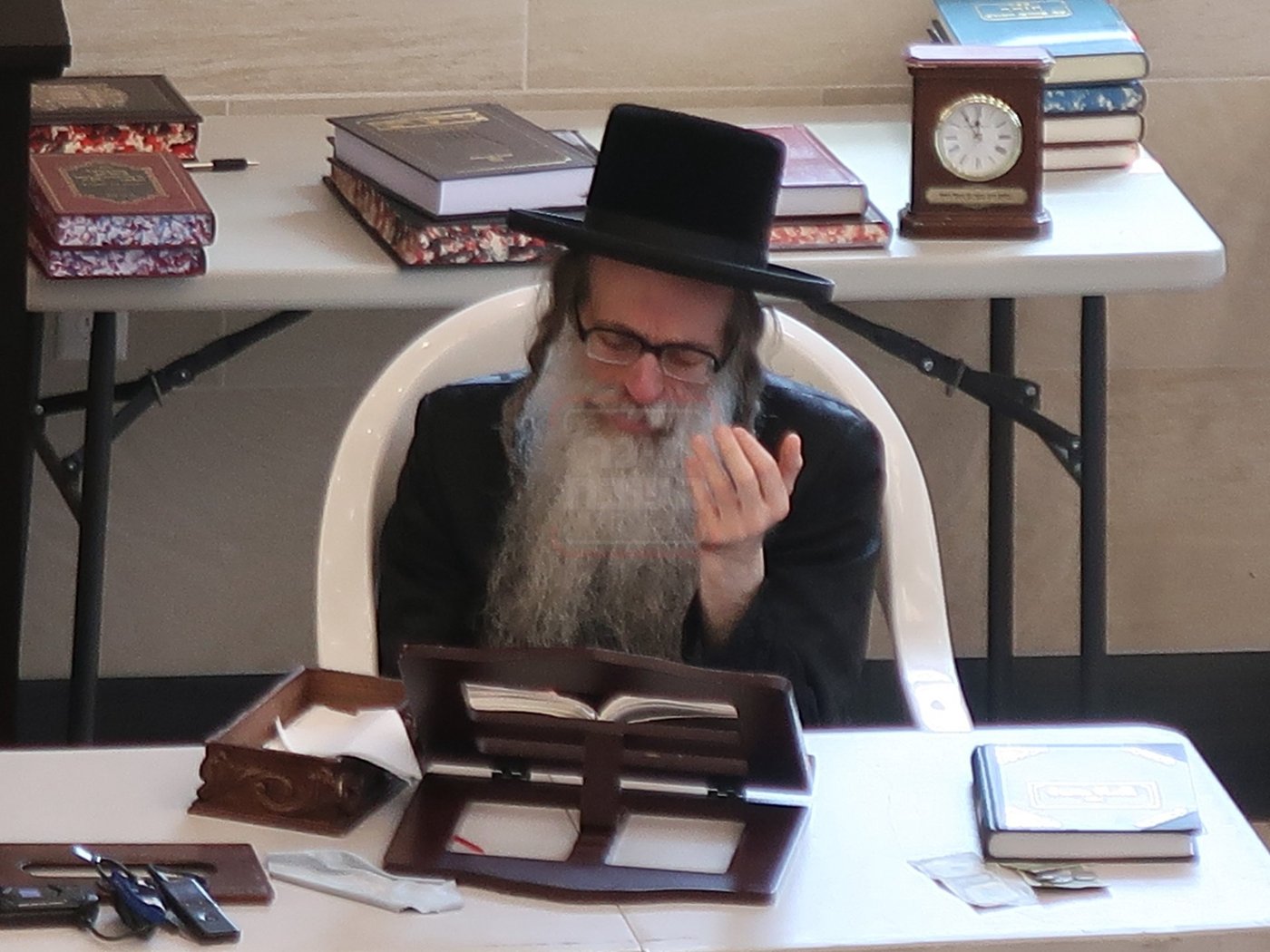 תשעה באב בחצה"ק צאנז זוועהיל