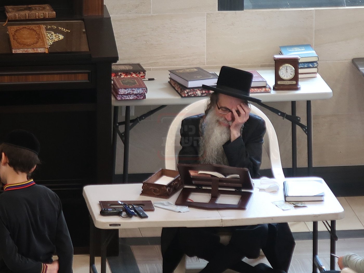 תשעה באב בחצה"ק צאנז זוועהיל