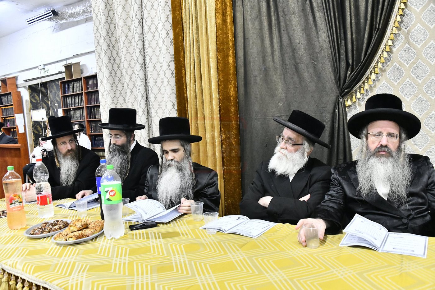 סיום חמשה חומשי תורה במכנובקא בעלזא
