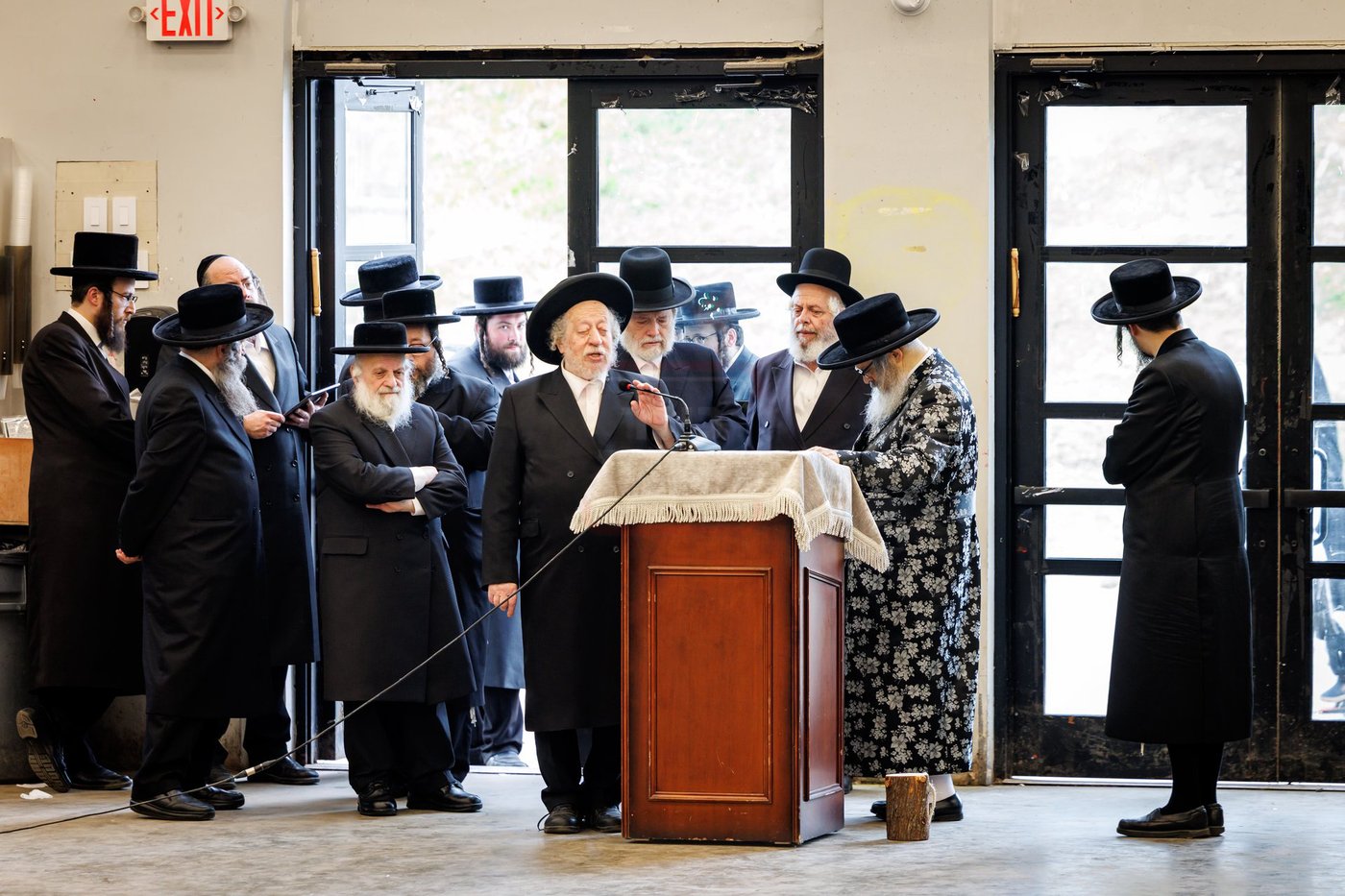 האדמו"ר מסאטמר בביקור בקעמפים בהרי הקאנטרי