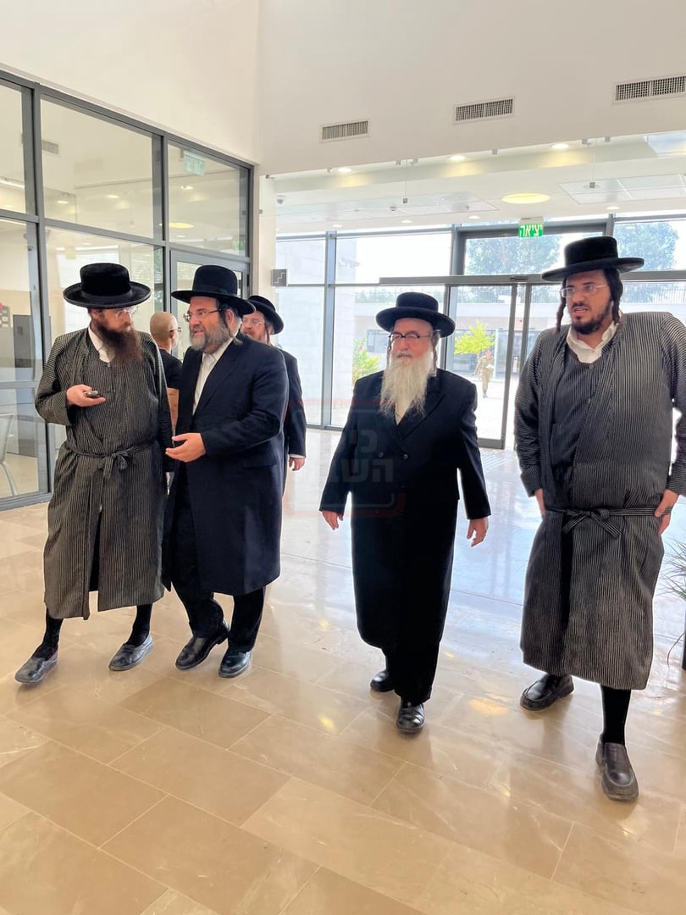 זֵיידְלְ'ע: הבנש"ק שהתחדש עם מכנס חדש והנגידים שהמריאו במסוק פרטי