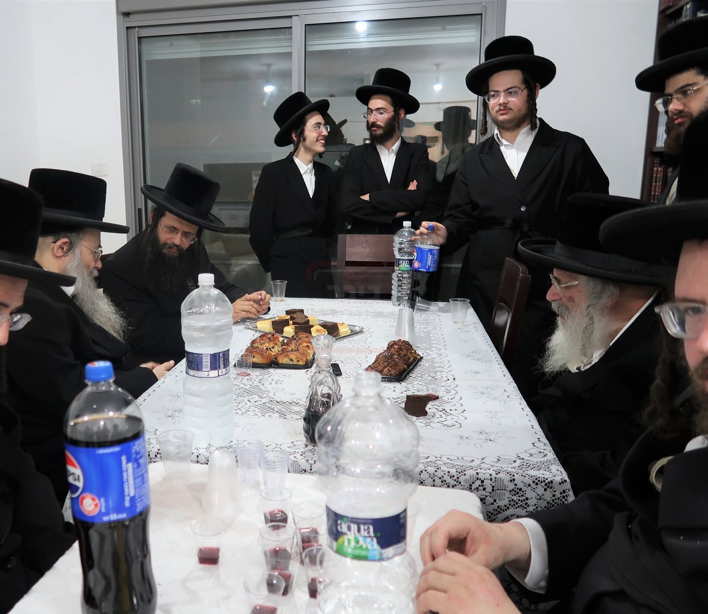 האדמו"ר מחוג חתם סופר בביקור בשכונת מתחם הסופרים בב"ב