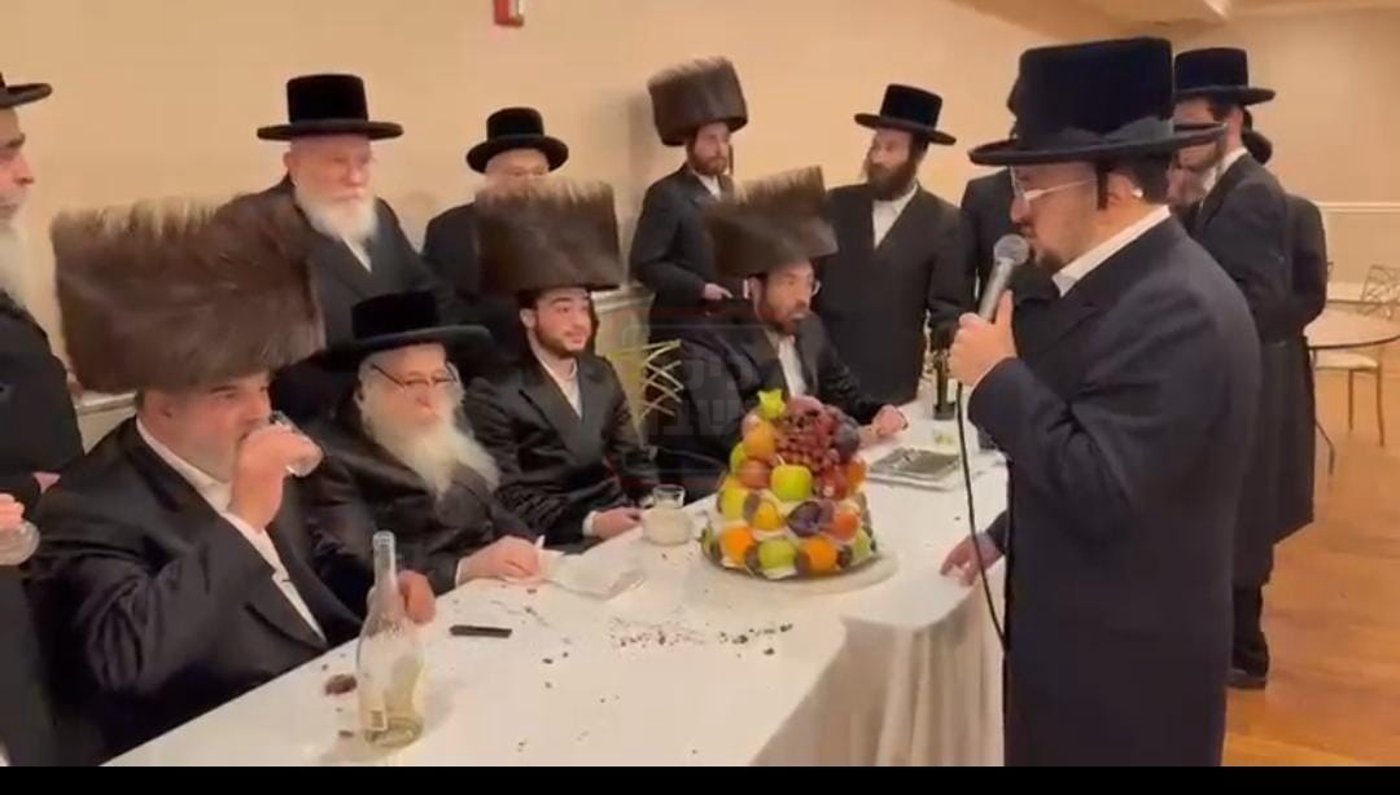 שמעלצר עם צאנז קלויזנבורג