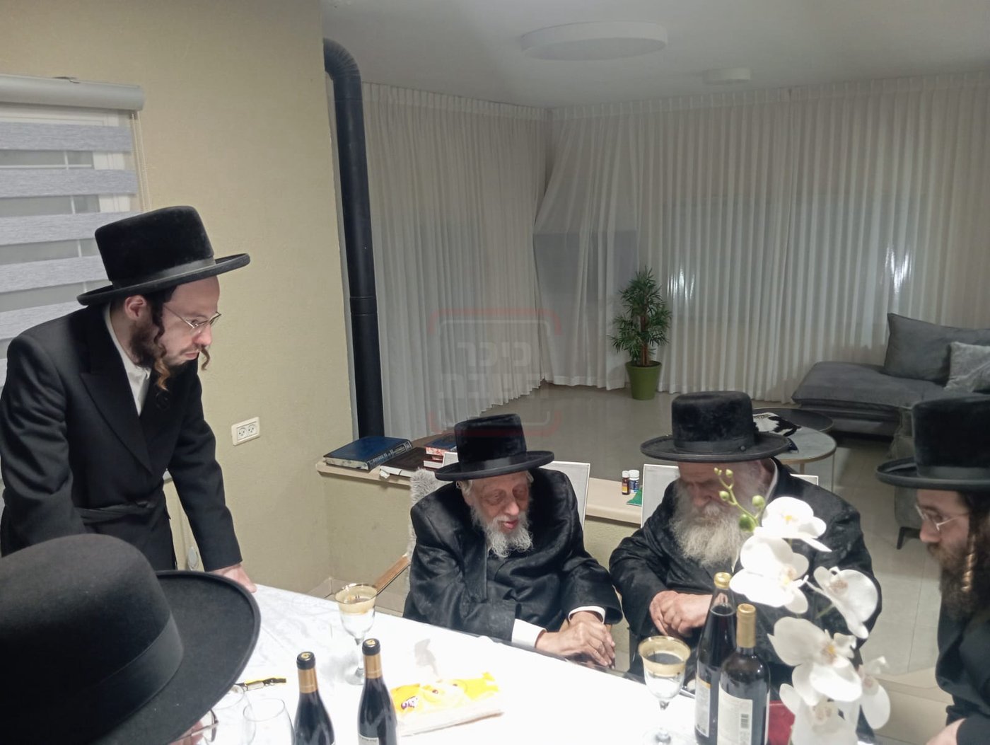 אב"ד מאקווא אצל האדמו''ר מקאפיטשיניץ בקצרין 