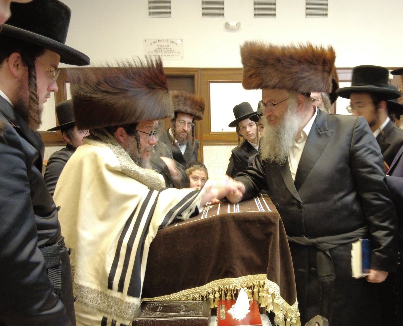 סליחות ראשונות בחצה"ק סקולען לייקווד