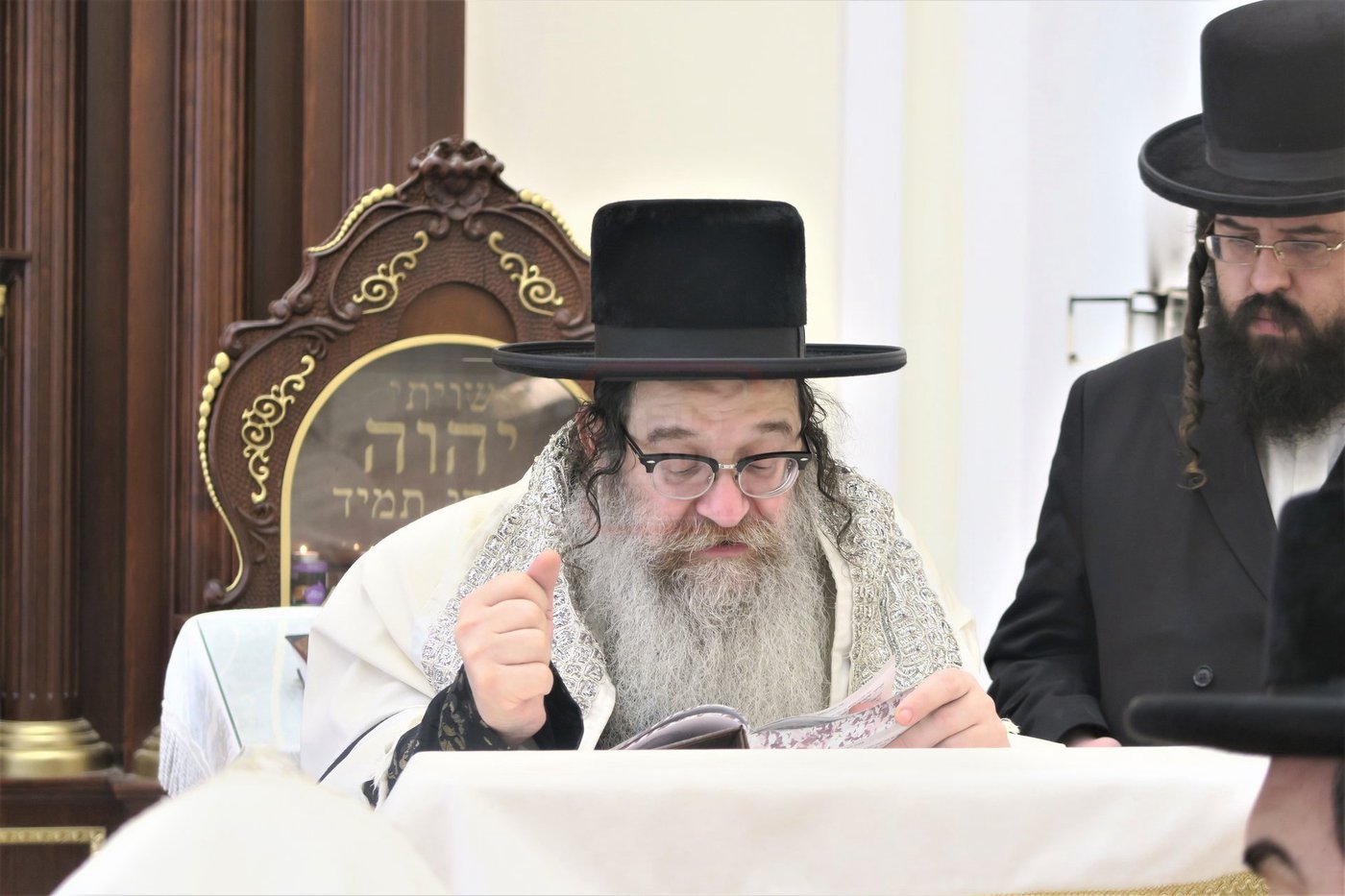 האדמו"ר מנדבורנה אלעד בהתרת נדרים