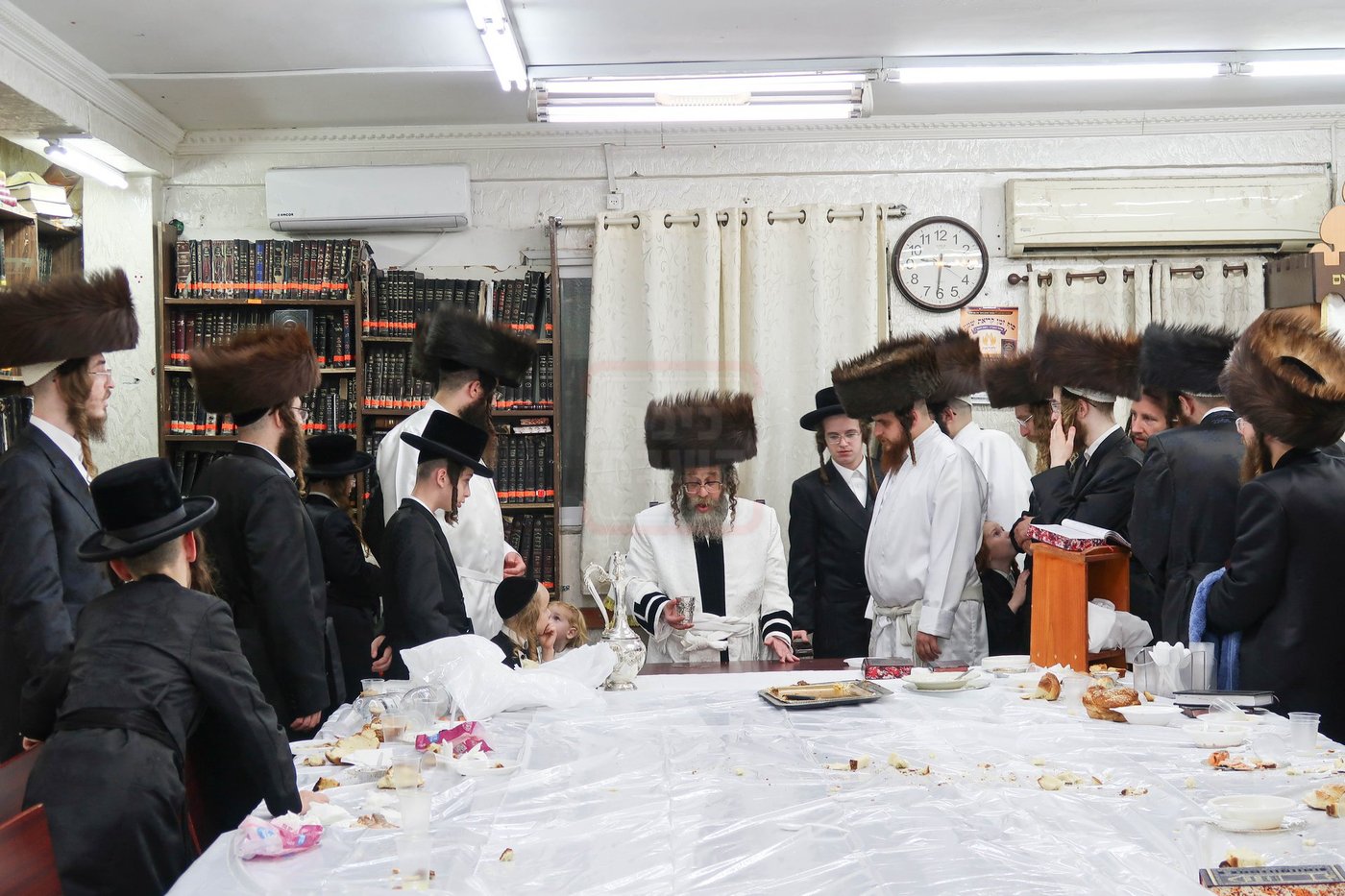 האדמו"ר מקרעטשניף סיגעט בהבדלה מוצאי ר"ה