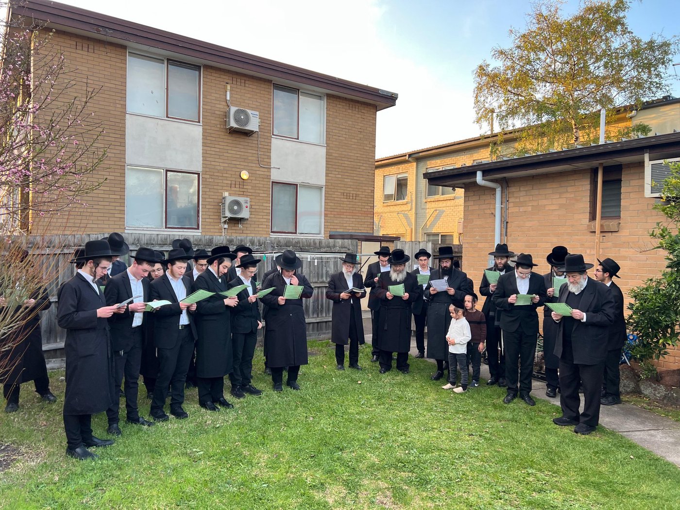 הגה"צ רבי שלמה קאהן, גאב"ד מעלברון בברכת האילנות