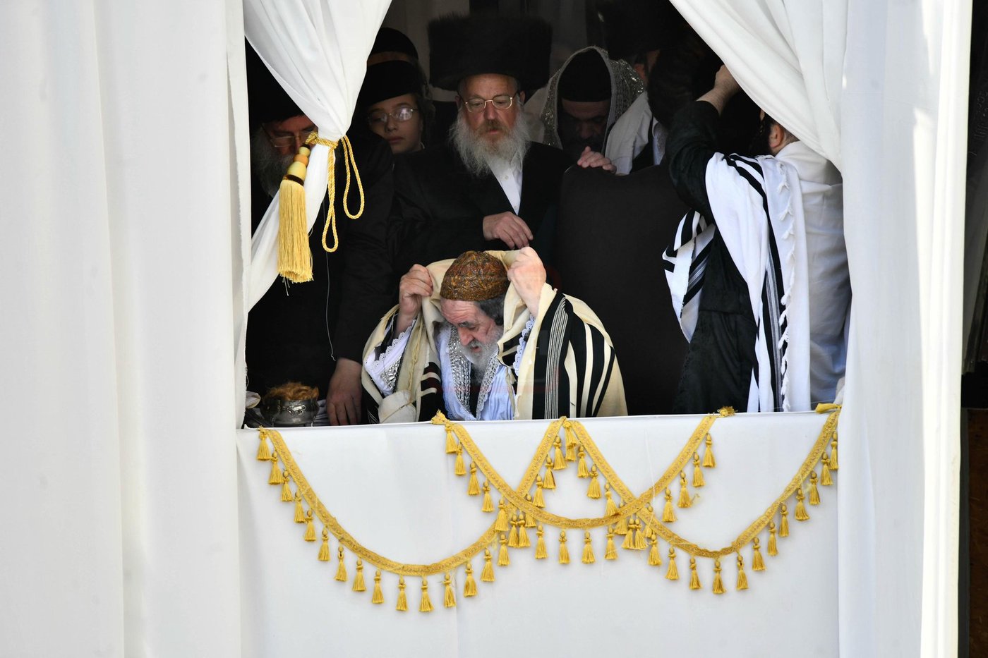 האדמו"ר מויז'ניץ בנענועים בהושענא רבה