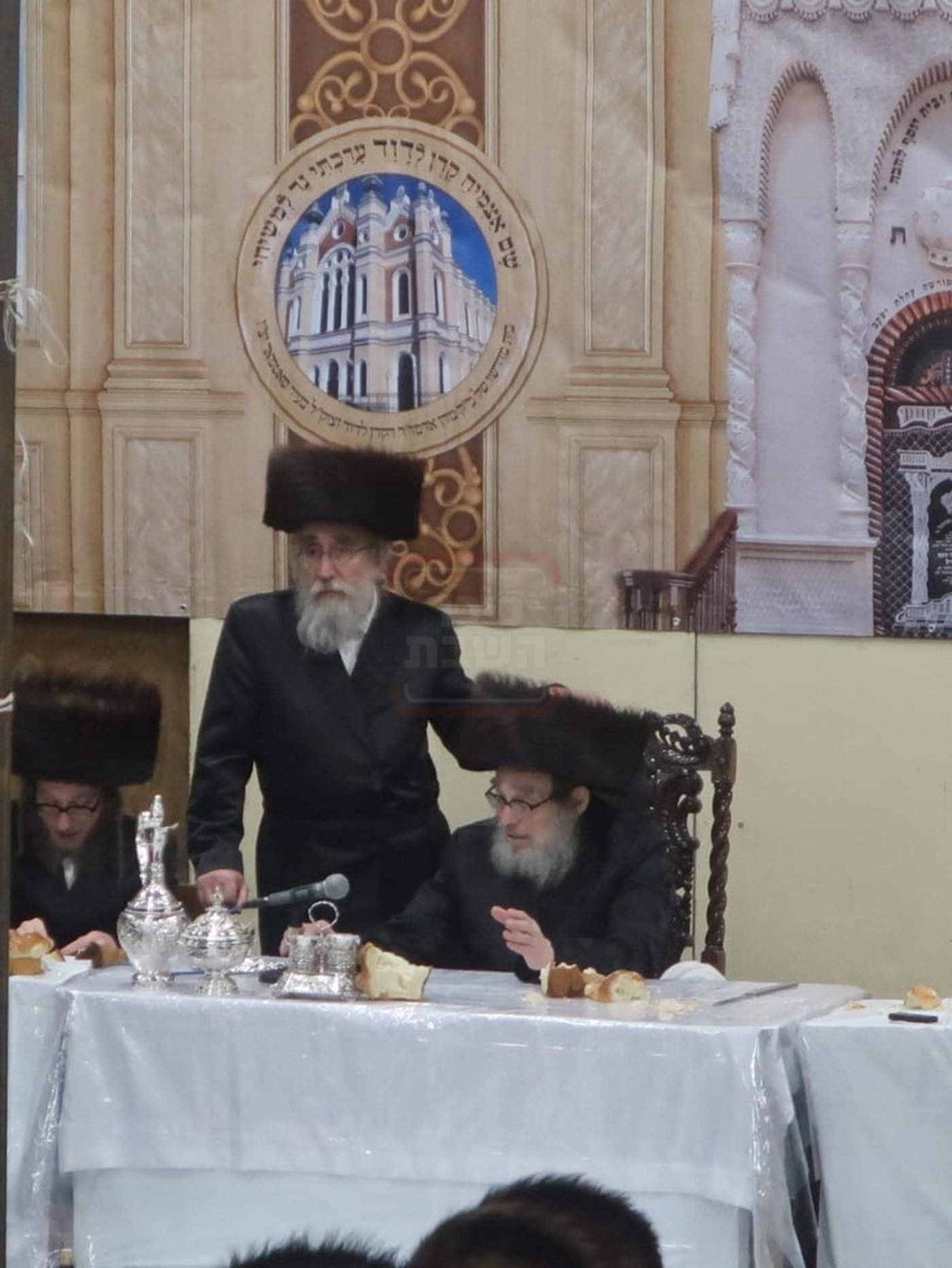 שמחת בית השואבה ונענועים בחצה''ק פאפא