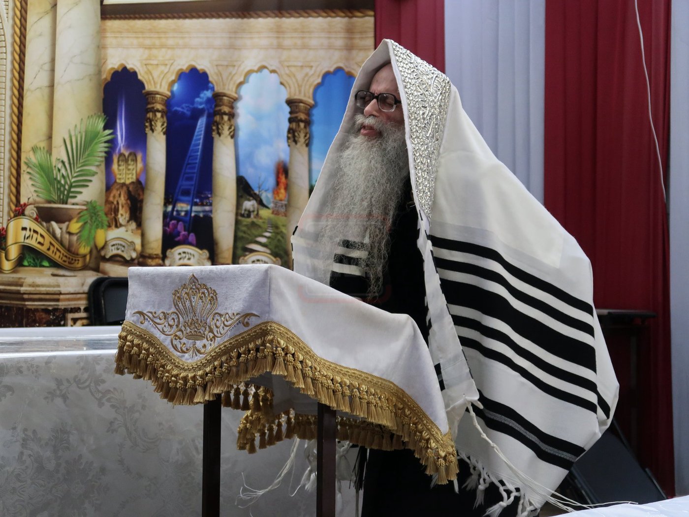 חג הסוכות ושמחת תורה בחצה"ק צאנז זוועהיל