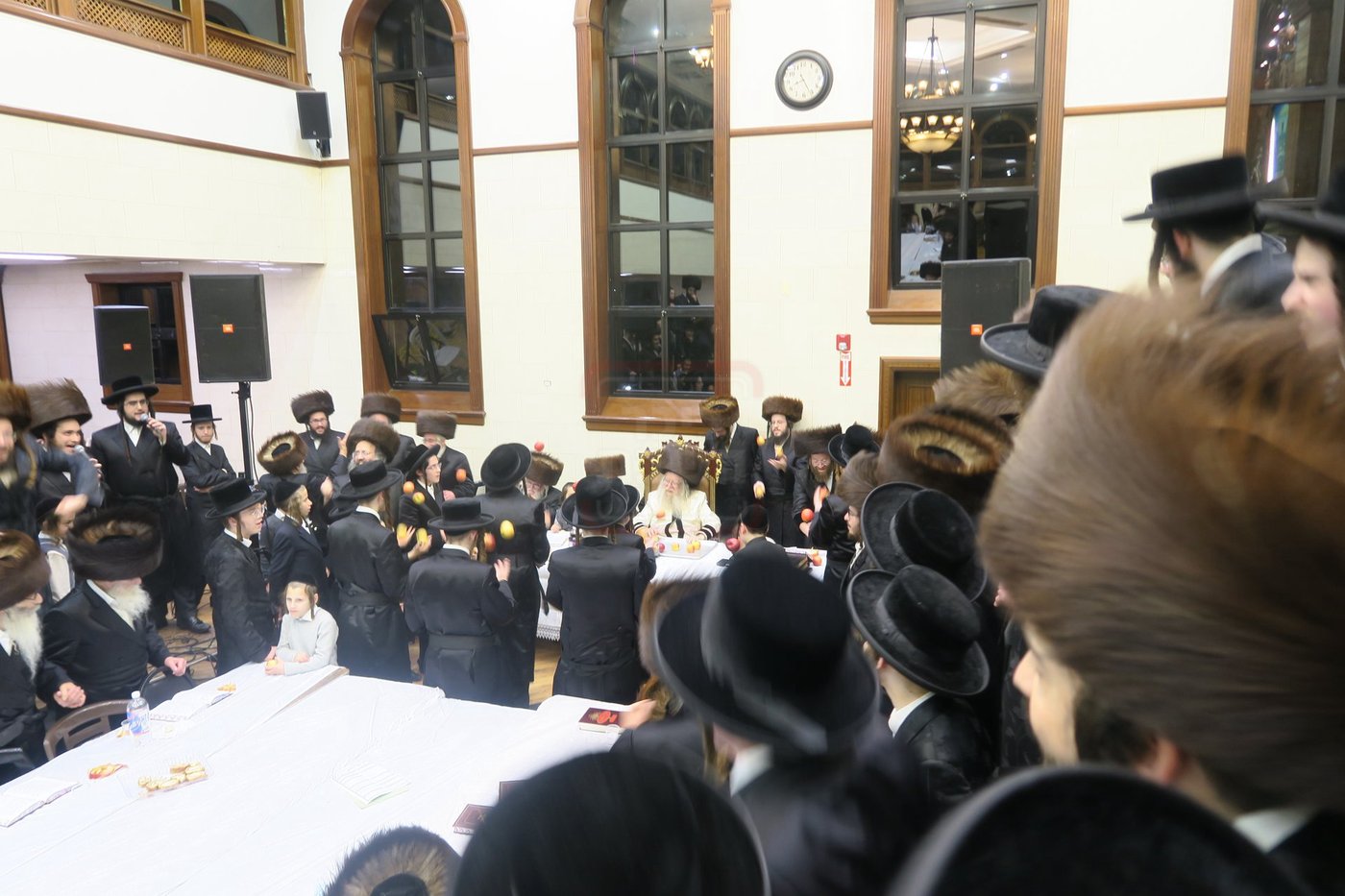 ירח האיתנים בחצה"ק ניקלשבורג