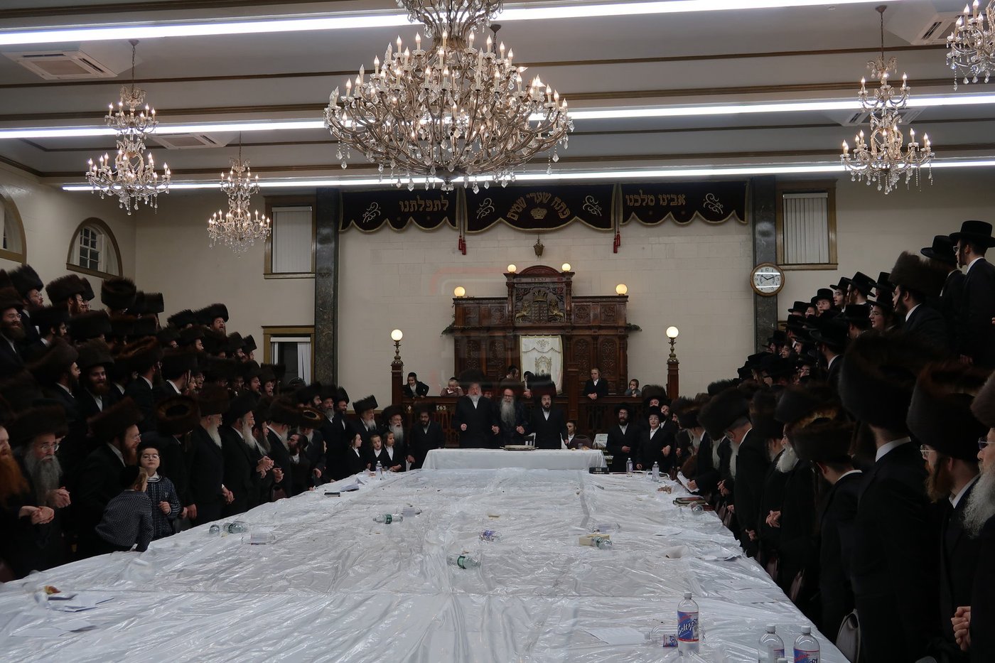 חג הסוכות ושמחת תורה בחצה"ק צאנז זוועהיל