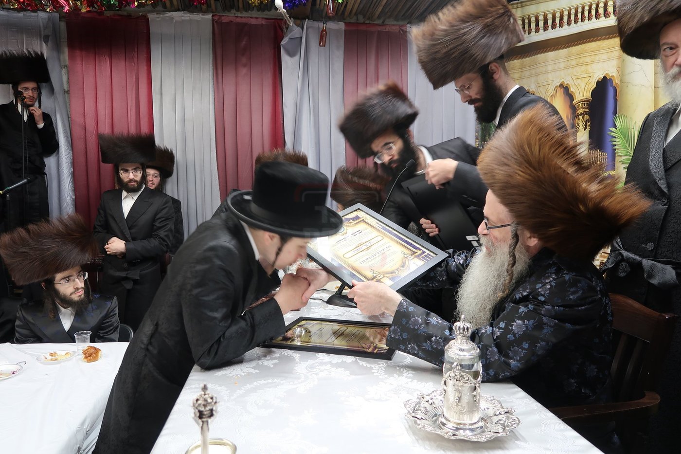 חג הסוכות ושמחת תורה בחצה"ק צאנז זוועהיל