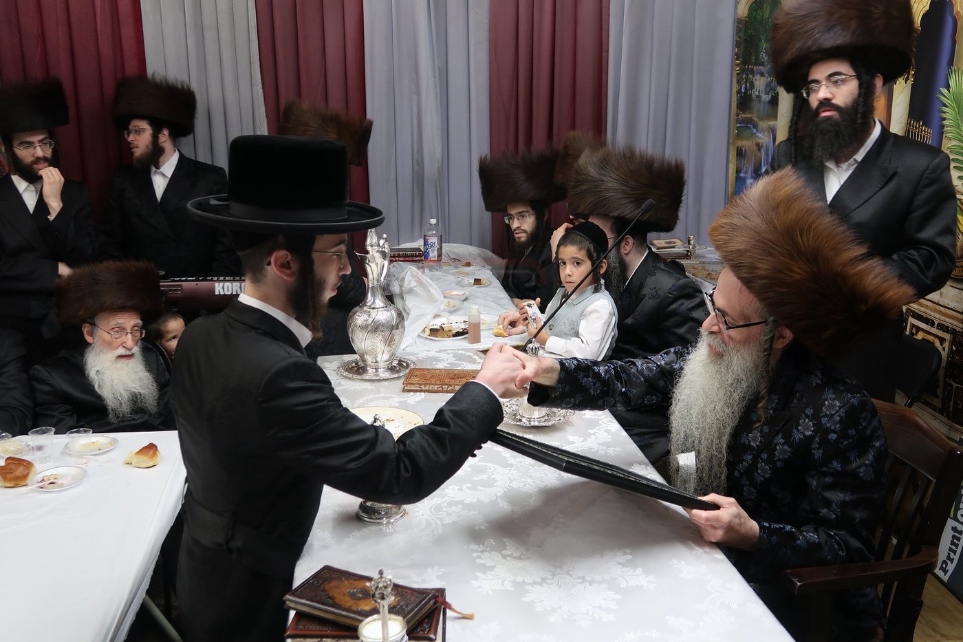 חג הסוכות ושמחת תורה בחצה"ק צאנז זוועהיל