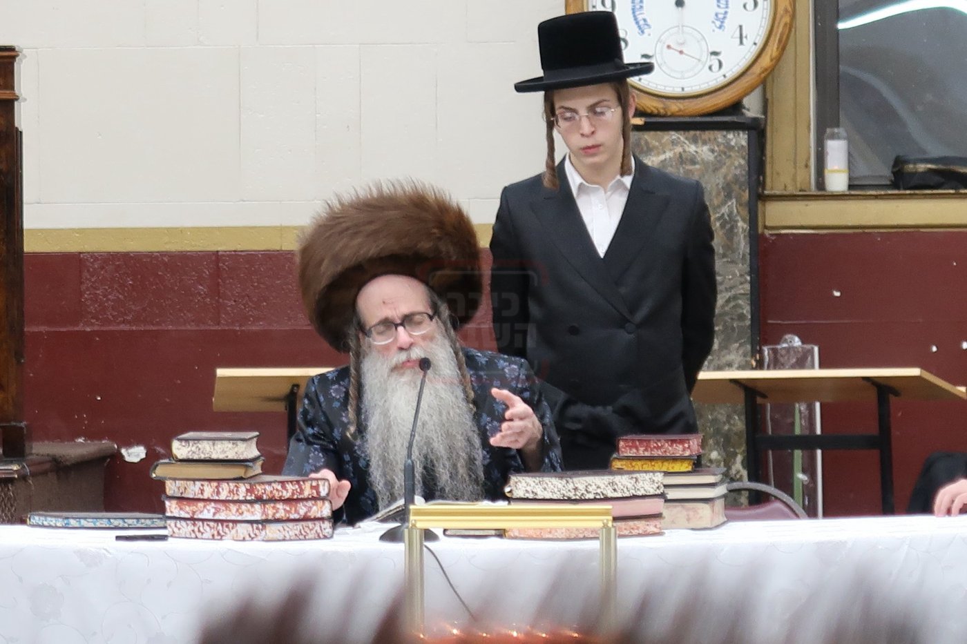 חג הסוכות ושמחת תורה בחצה"ק צאנז זוועהיל