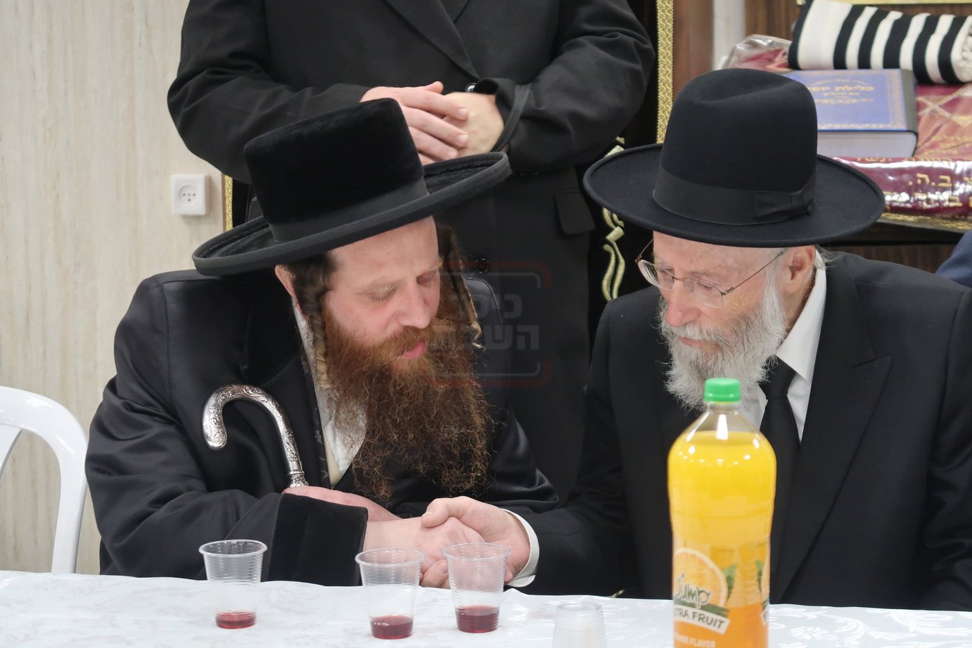 קביעת מזוזות לביהכ"נ 'איילת השחר' בשכונת 'מתחם הסופרים'