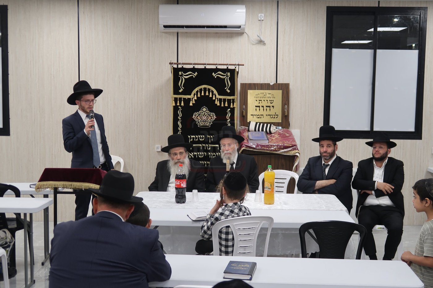 קביעת מזוזות לביהכ"נ 'איילת השחר' בשכונת 'מתחם הסופרים'