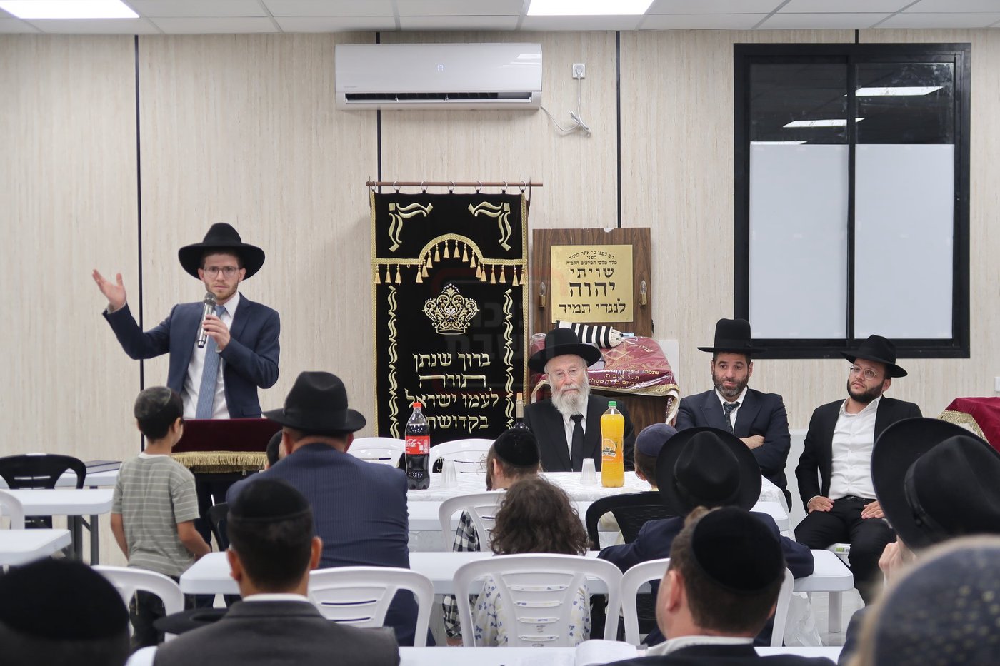 קביעת מזוזות לביהכ"נ 'איילת השחר' בשכונת 'מתחם הסופרים'