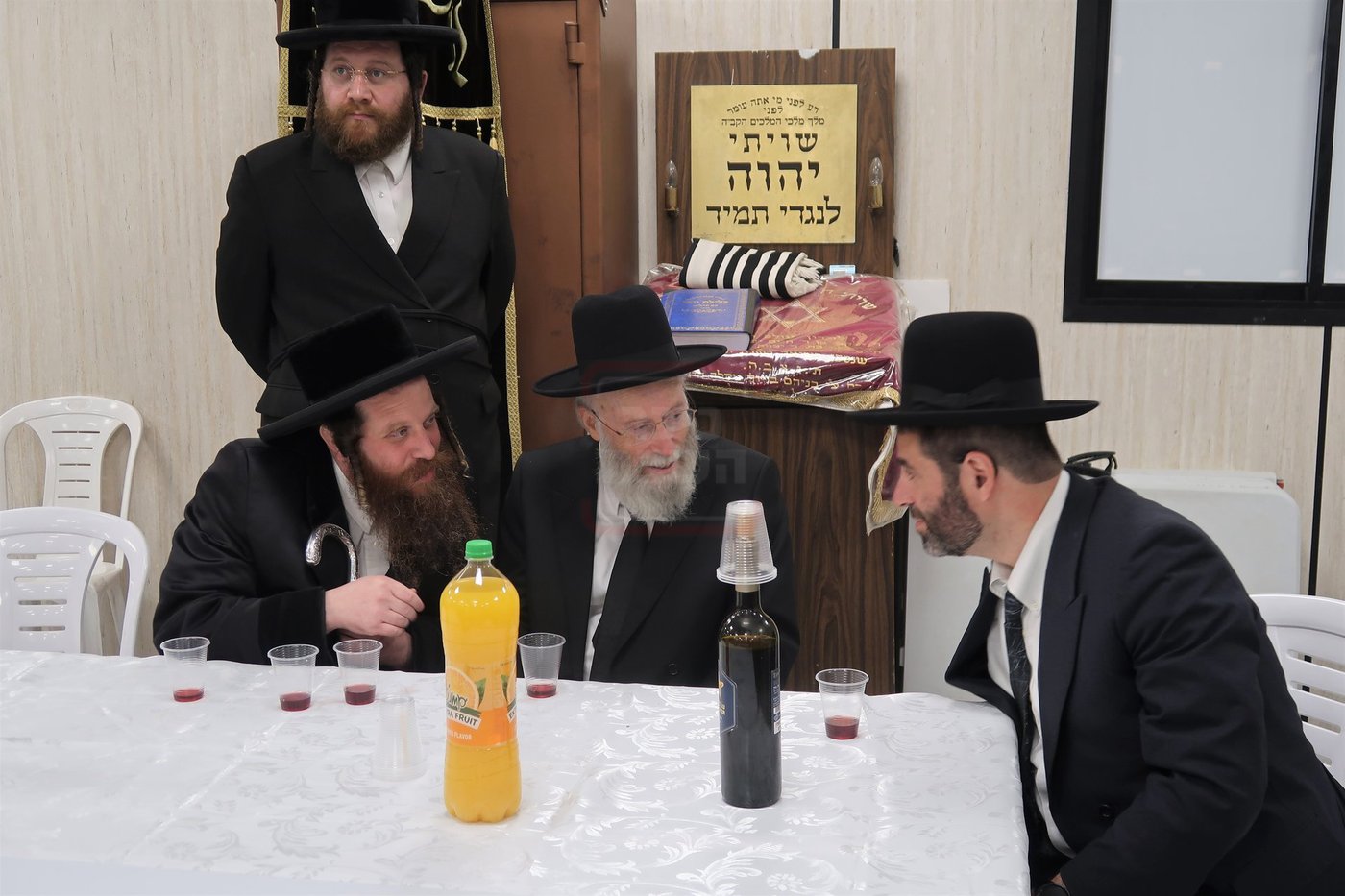 קביעת מזוזות לביהכ"נ 'איילת השחר' בשכונת 'מתחם הסופרים'