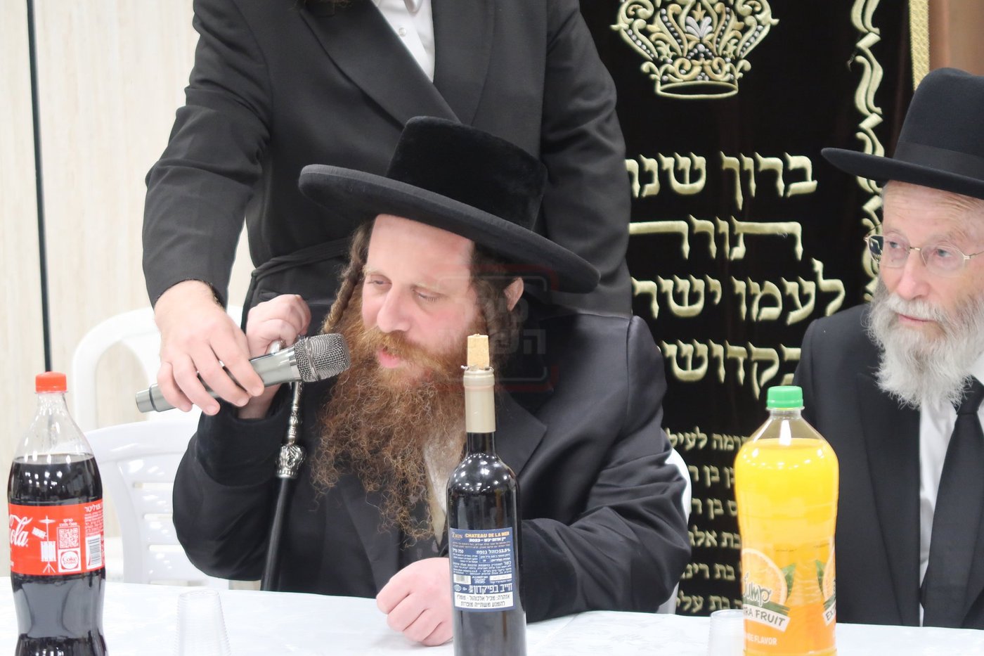 קביעת מזוזות לביהכ"נ 'איילת השחר' בשכונת 'מתחם הסופרים'