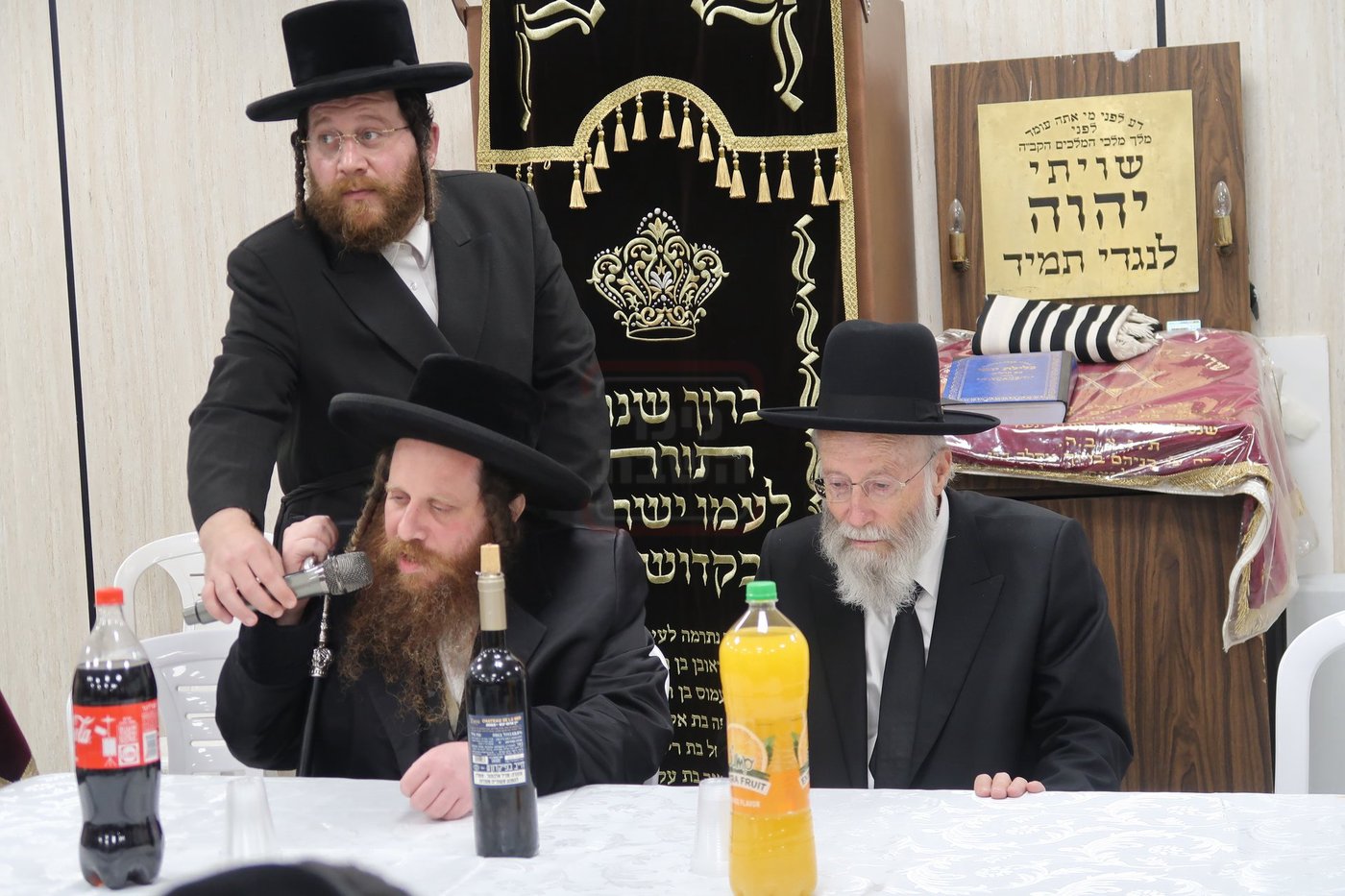 קביעת מזוזות לביהכ"נ 'איילת השחר' בשכונת 'מתחם הסופרים'