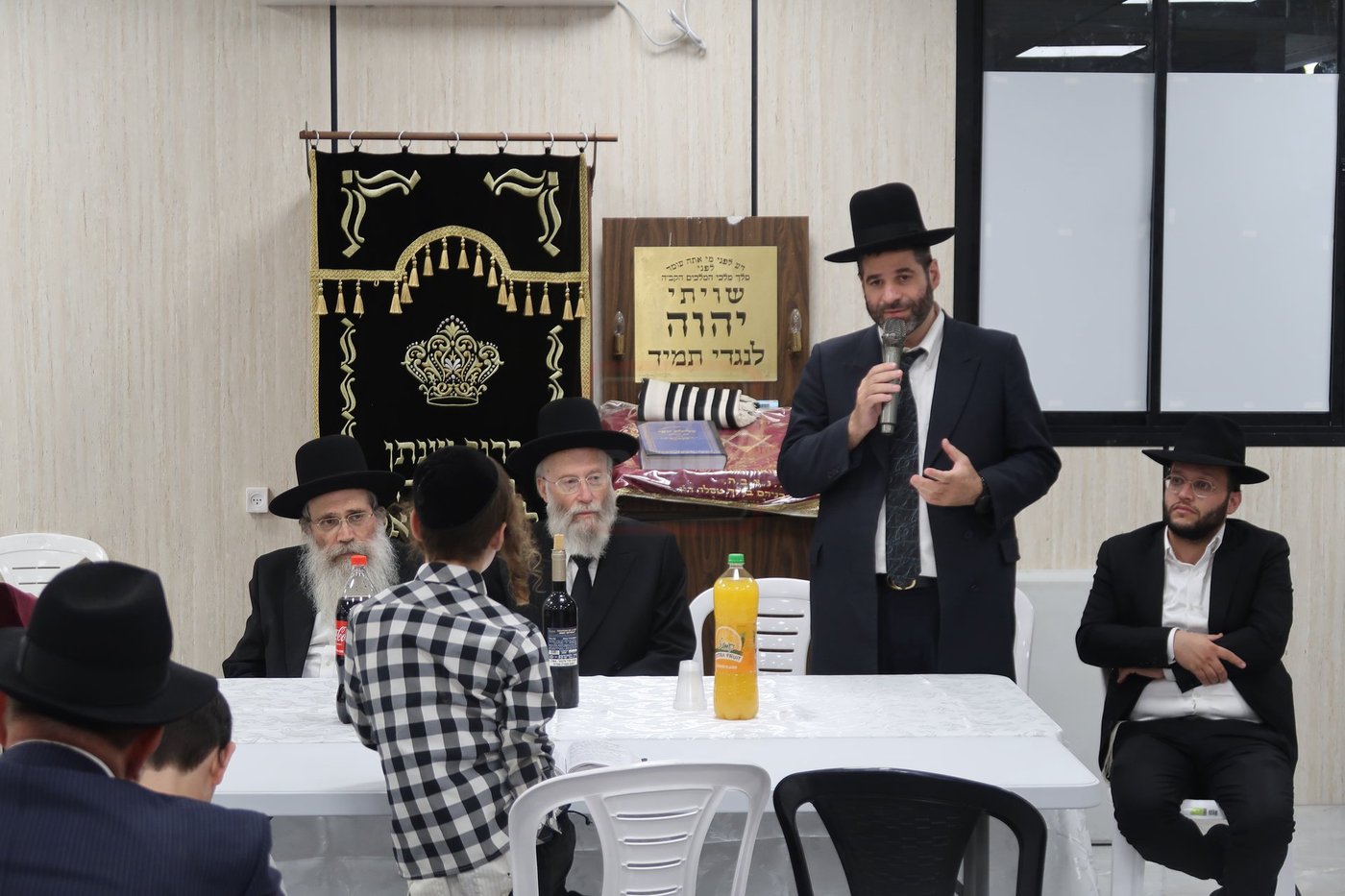 קביעת מזוזות לביהכ"נ 'איילת השחר' בשכונת 'מתחם הסופרים'