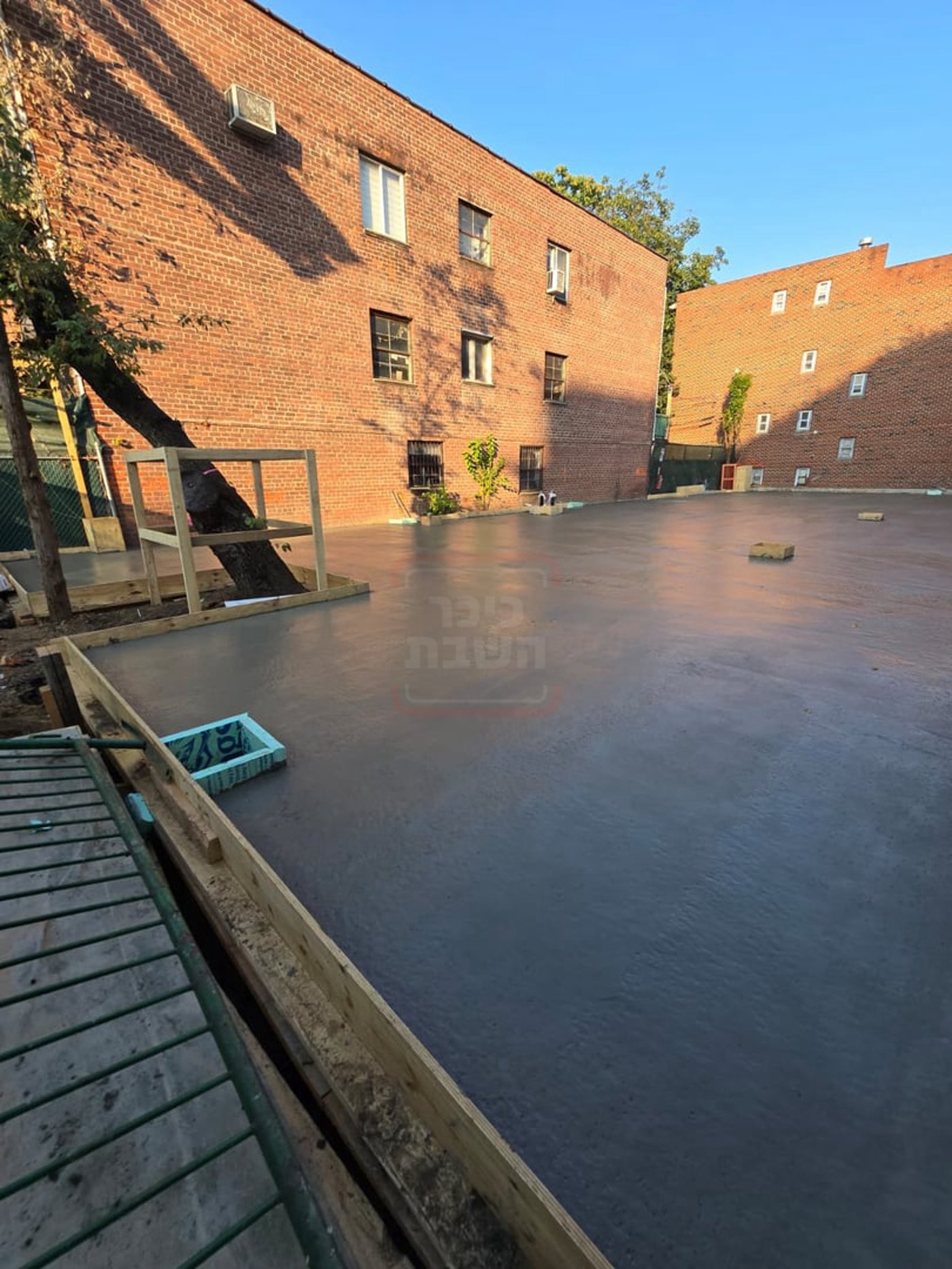 התחלת הבניה בצאנז קלויזנבורג בחודש אב האחרון